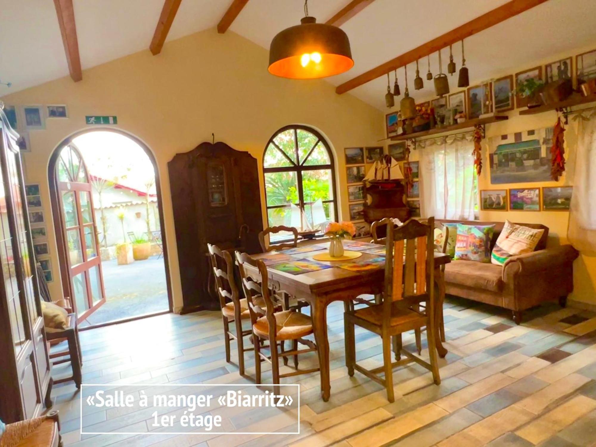Villa Merkel: 23 travelers 10 bedrooms 9 WC, Pool Anglet Exteriör bild